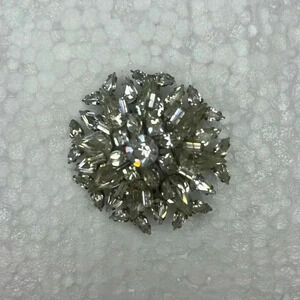 Beautiful deaigner collectable Vintage Austria Rhinestone Brooch